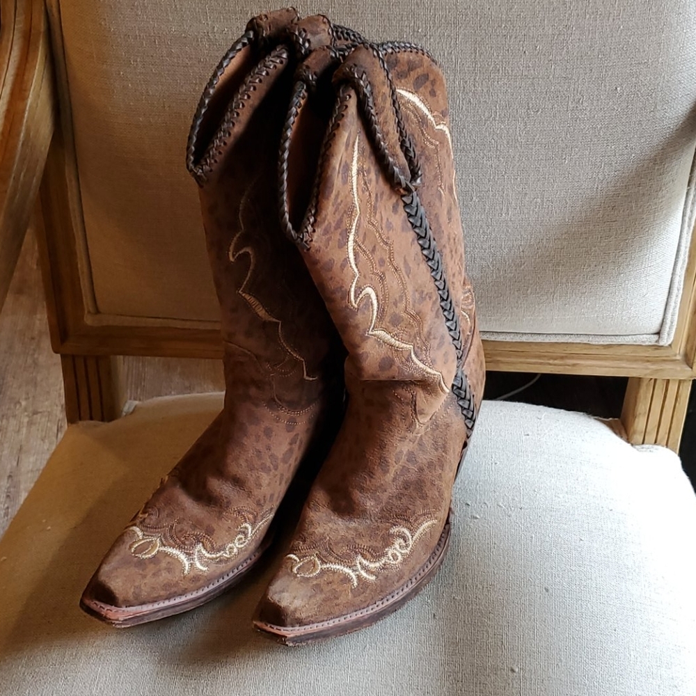Leopard print Lucchese size 8 1/2